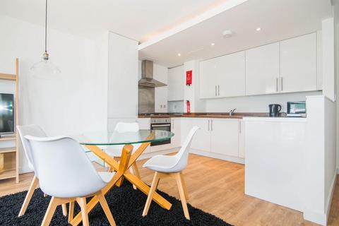 1 bedroom flat to rent, Kew Bridge Road, Brentford, London, UK