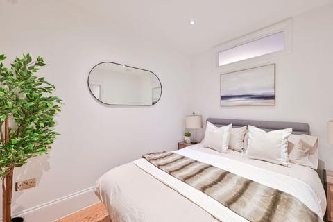 1 bedroom flat for sale, Sloane Gardens, London