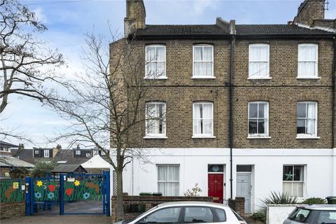 3 bedroom terraced house for sale, Gayford Road, London W12