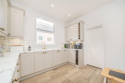 3 bedroom apartment for sale, Hazelbourne Road, London SW12