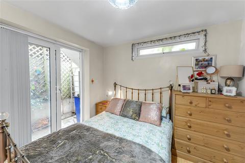 2 bedroom maisonette for sale, Munster Road, London SW6