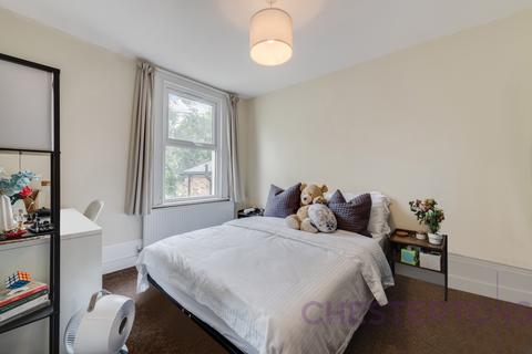 4 bedroom semi-detached house to rent, Swaton Road, London