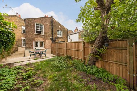 4 bedroom semi-detached house to rent, Swaton Road, London