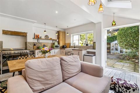 2 bedroom apartment for sale, Bloemfontein Road, London W12