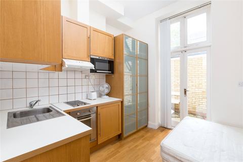 Studio to rent, Warbeck Road, London W12