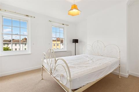 4 bedroom terraced house to rent, Barton Road, London W14