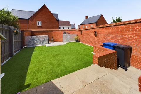 3 bedroom end of terrace house for sale, Epsom Avenue, Towcester, NN12