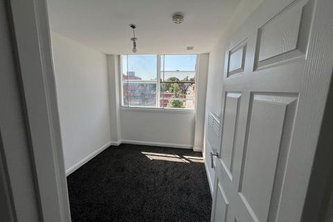 2 bedroom flat to rent, Stuart Street, Luton LU1