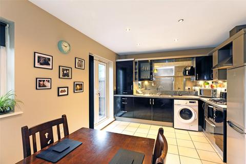 4 bedroom terraced house for sale, Temple Court, Wakefield, West Yorkshire, WF1