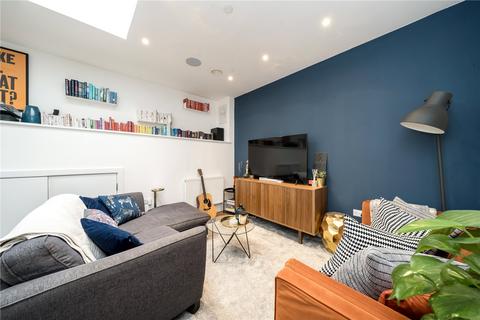 2 bedroom apartment to rent, Winchester Street, London W3