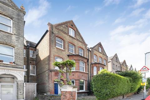 2 bedroom flat for sale, Malwood Road, SW12