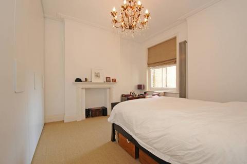 3 bedroom apartment to rent, Castellain Mansions, London W9