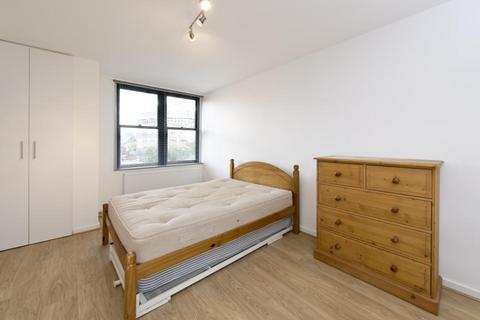 Studio to rent, Longleat House, London SW1V