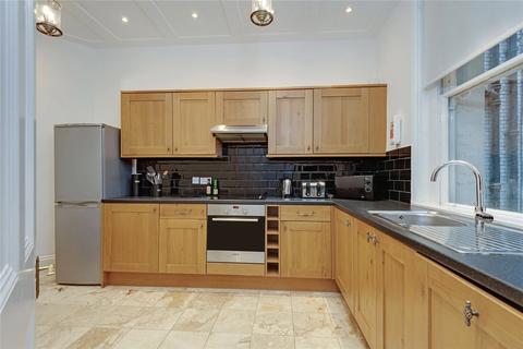 3 bedroom apartment to rent, Ashley Gardens, London SW1P
