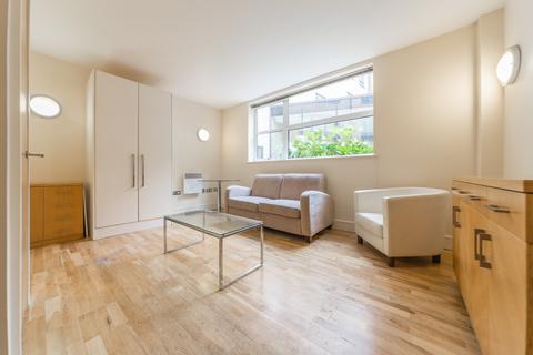 Studio to rent, Black Bull Yard, London EC1N