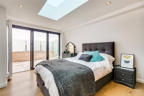 3 bedroom maisonette for sale, Leverson Street, London SW16