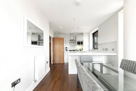 3 bedroom flat for sale, Leamouth Road, London E14