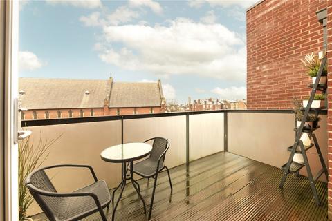 2 bedroom apartment for sale, Knatchbull Road, London NW10