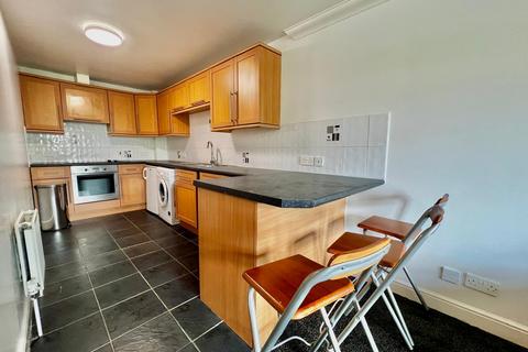 2 bedroom flat to rent, Spen Lane, Leeds, West Yorkshire, LS16