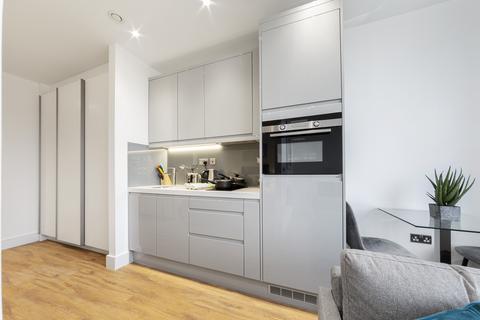 Studio to rent, Westgate House, London W5