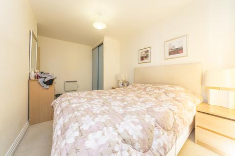 2 bedroom apartment to rent, Victoria Road, London W3