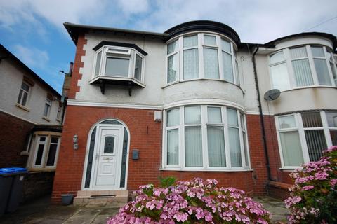 2 bedroom flat to rent, Lincoln Road, Blackpool FY1