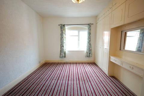 2 bedroom flat to rent, Lincoln Road, Blackpool FY1