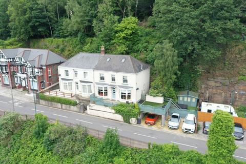 4 bedroom semi-detached house for sale, Commercial Road, Llanhilleth, NP13