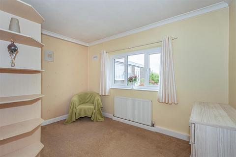 24 Blenheim Drive, Goole, DN14 6LP