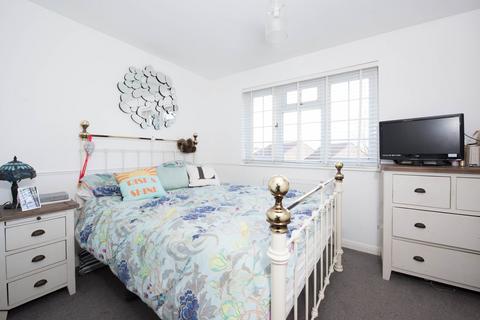 2 bedroom end of terrace house for sale, Finnart Close, Weybridge, KT13