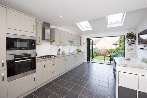 2 bedroom end of terrace house for sale, Finnart Close, Weybridge, KT13