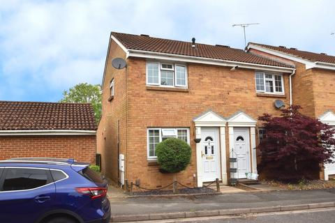 2 bedroom end of terrace house for sale, Finnart Close, Weybridge, KT13