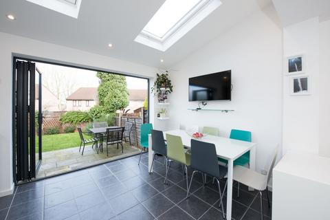 2 bedroom end of terrace house for sale, Finnart Close, Weybridge, KT13