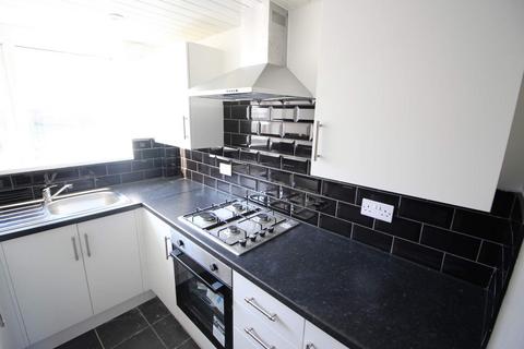 3 bedroom terraced house to rent, Beightons Walk, Shawclough, Rochdale