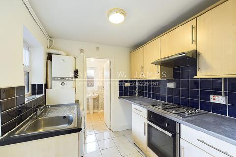 2 bedroom terraced house to rent, Glenavon Road, London, E15