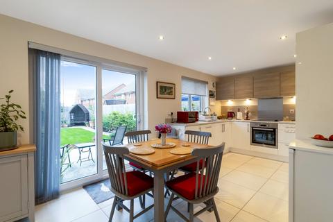 10 Baker Close, Great Oldbury, Stonehouse, GL10 3GY