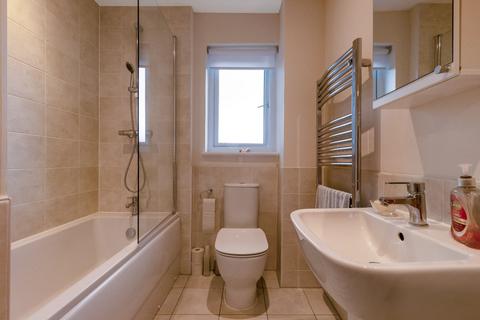 10 Baker Close, Great Oldbury, Stonehouse, GL10 3GY