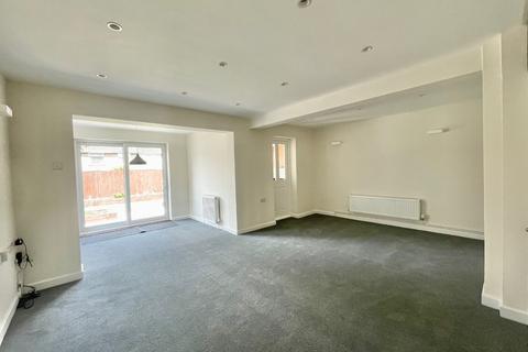 3 bedroom end of terrace house to rent, Langdale Close, Rainham