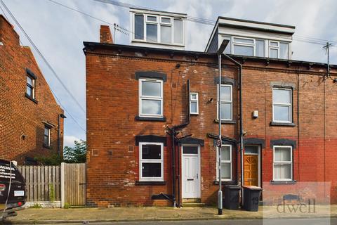 2 bedroom terraced house for sale, Whingate Avenue, Armley, Leeds, LS12