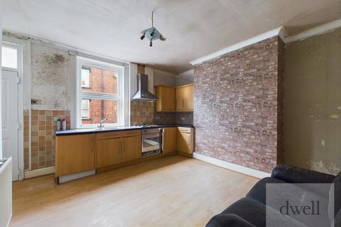 2 bedroom terraced house for sale, Whingate Avenue, Armley, Leeds, LS12