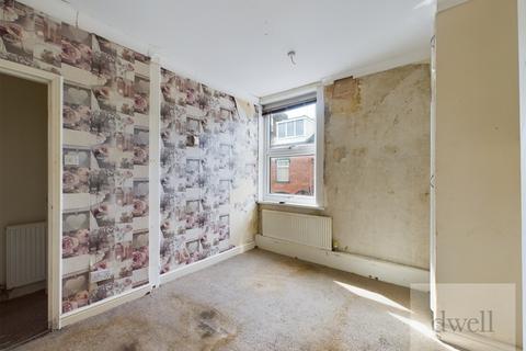 2 bedroom terraced house for sale, Whingate Avenue, Armley, Leeds, LS12