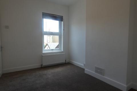 3 bedroom terraced house to rent, Poplar Street, Wellingborough, NN8