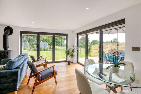 1 The Green, Dinton, Salisbury, SP3 5EA