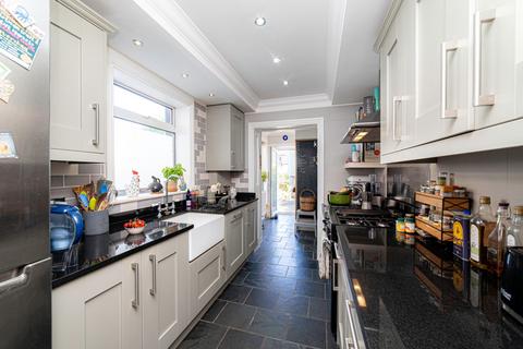 2 bedroom terraced house for sale, Station Road, Faversham, ME13