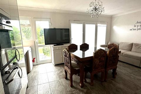 4 bedroom semi-detached house for sale, Vaughan Close, Rochford, Essex, SS4