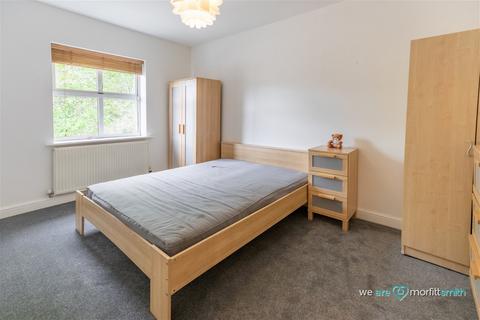 2 bedroom apartment to rent, Wordsworth Court, Herries Road