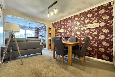 3 bedroom semi-detached house for sale, The Oaks, Billericay CM11