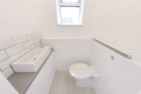 Property to rent, Garratt Lane, London SW18