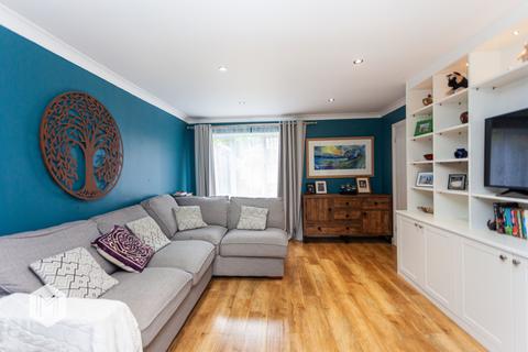 14 Darlington Close, Bury, BL8 1UG