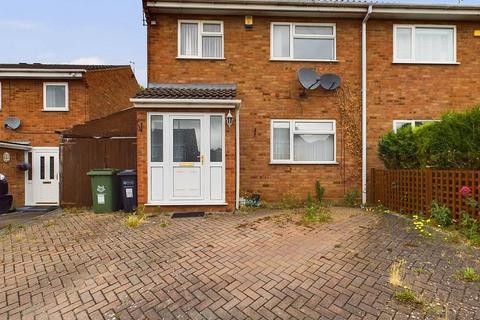 3 bedroom semi-detached house to rent, Avon Close, Worcester, Worcestershire, WR4